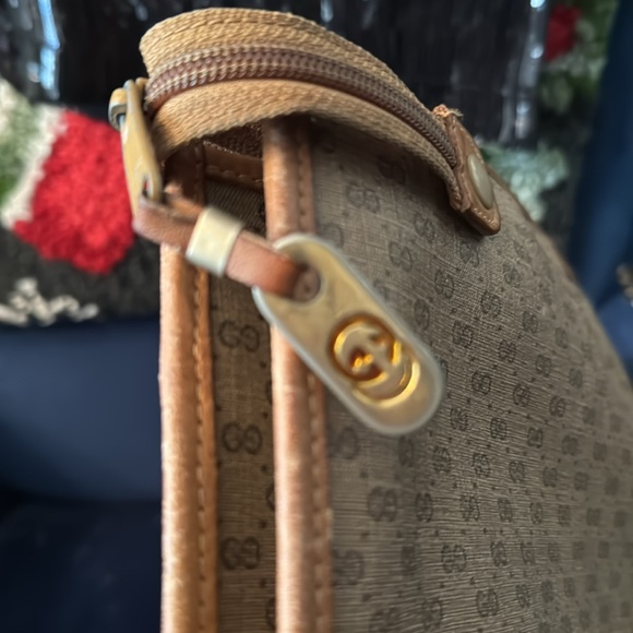 Large Gucci Clutch! - Picture 6 of 7